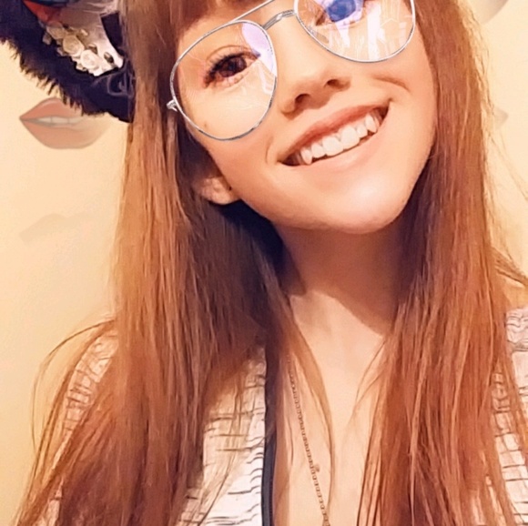 Meet your Posher, Cassie - Picture 1 of 1